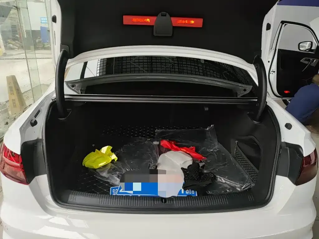 Audi A4L 2024 из CN, фото 10
