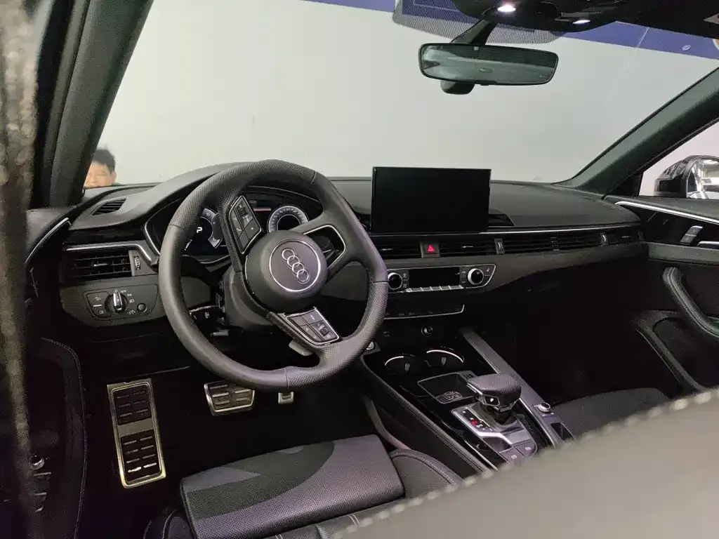 Audi A4L 2024 из CN, фото 3