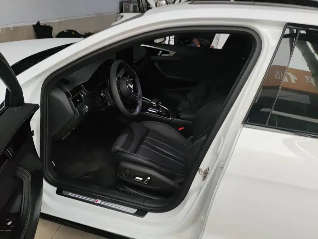 Audi A4L 2024 из CN, фото 7