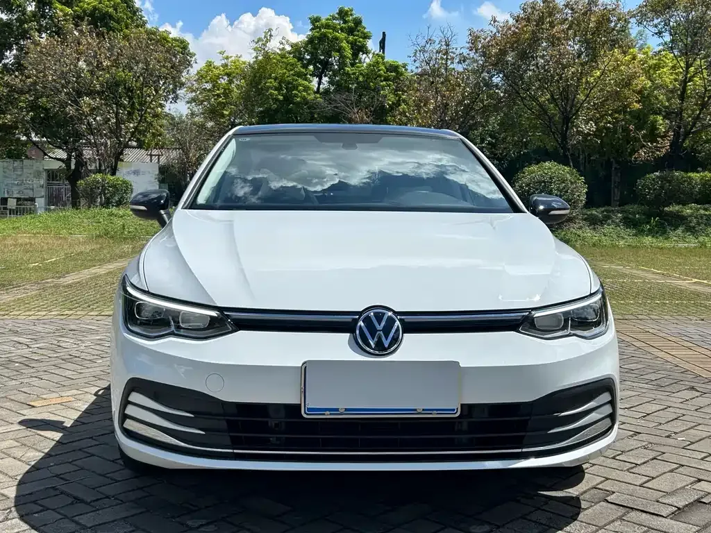 Volkswagen Golf 2024 из CN, фото 2