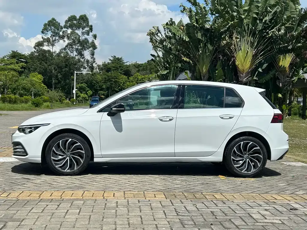 Volkswagen Golf 2024 из CN, фото 4