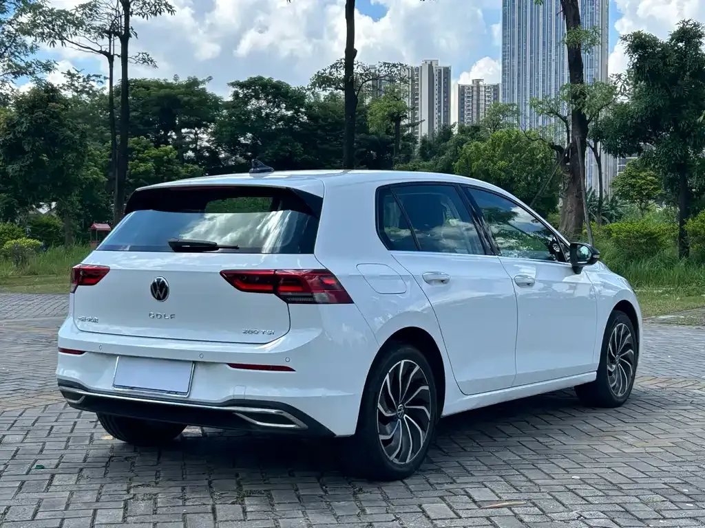 Volkswagen Golf 2024 из CN, фото 6