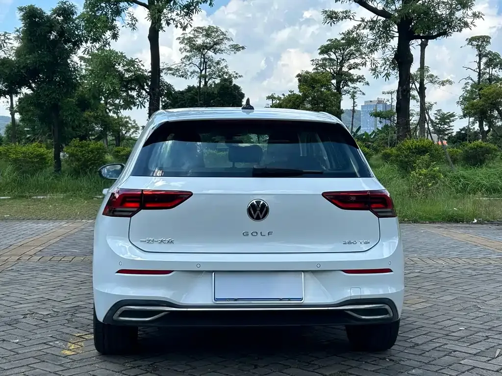 Volkswagen Golf 2024 из CN, фото 7
