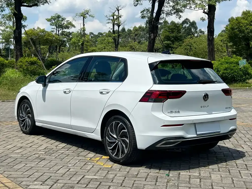 Volkswagen Golf 2024 из CN, фото 8