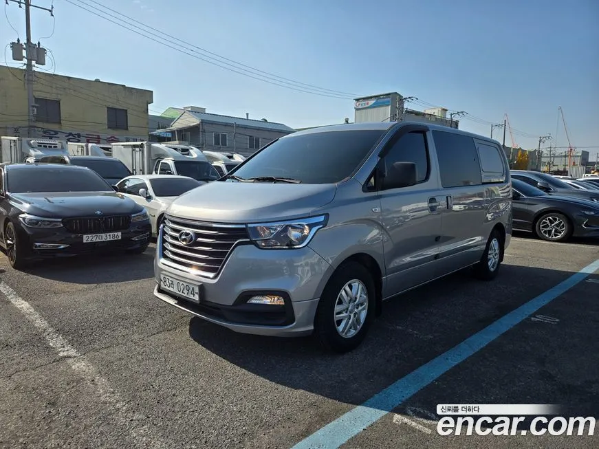 Hyundai Starex — фото 1