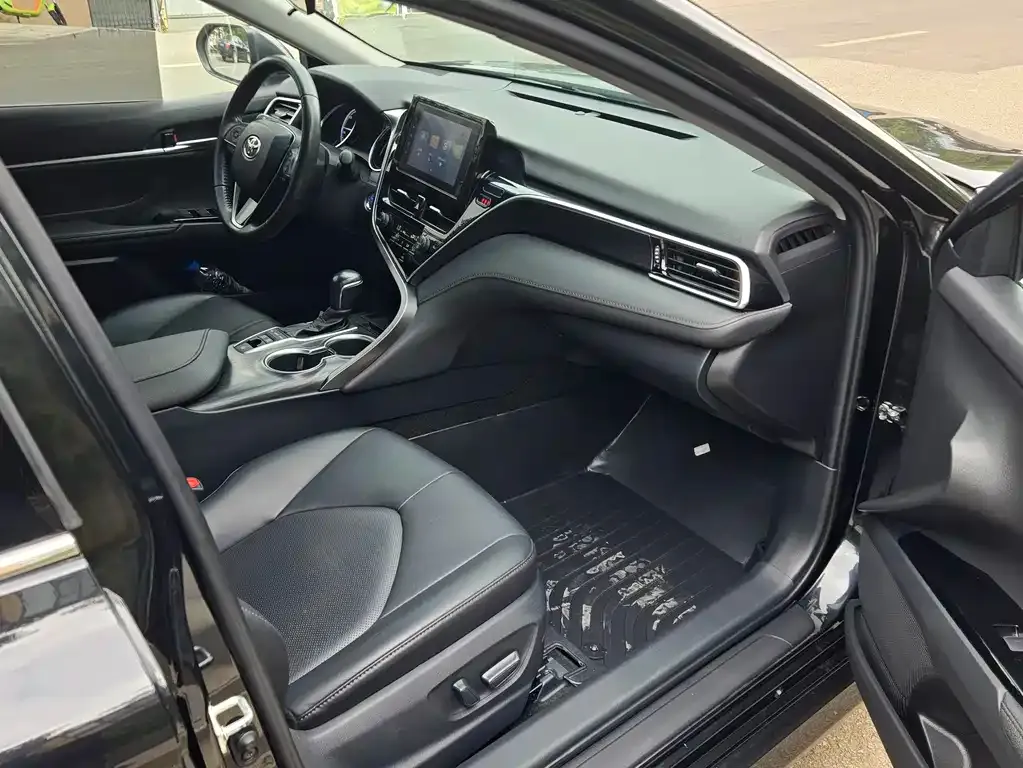 Toyota Camry 2023 из CN, фото 4