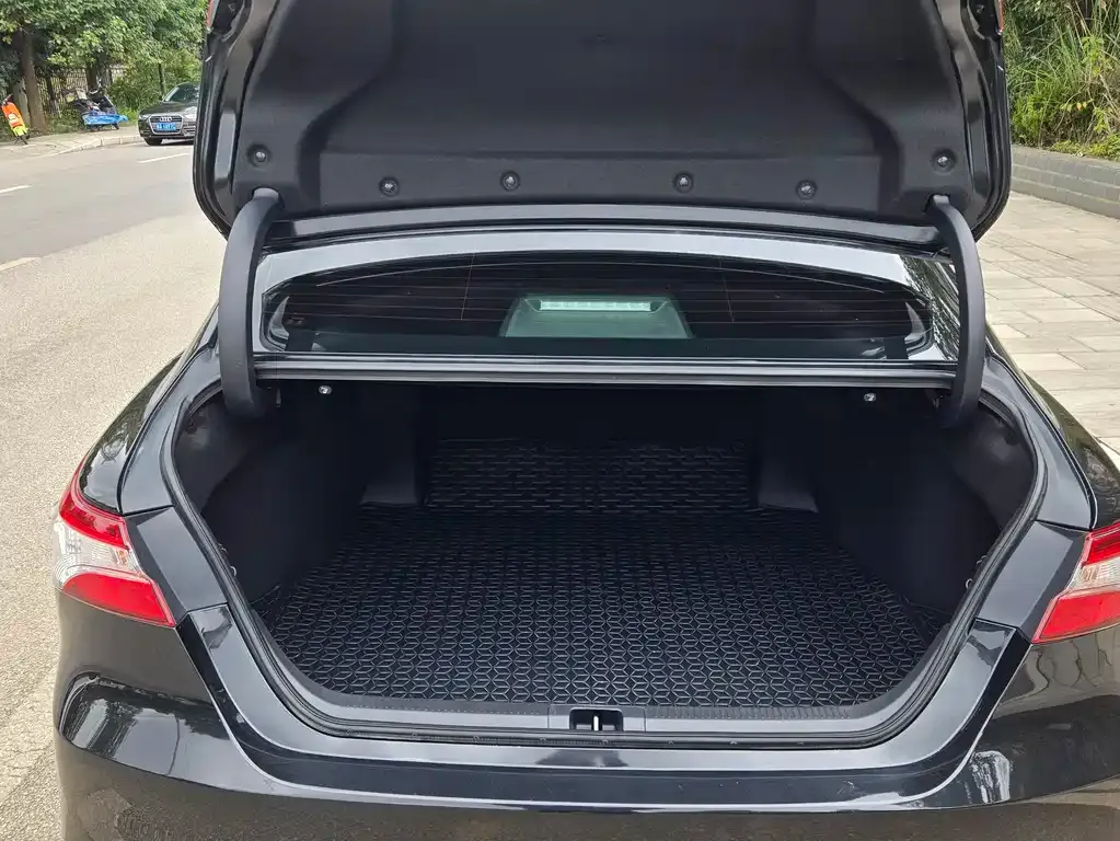 Toyota Camry 2023 из CN, фото 7