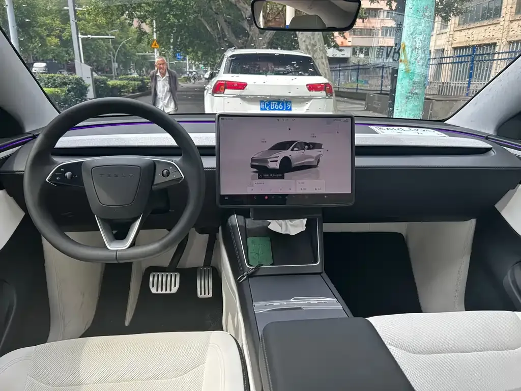 Tesla Model Y — фото 8
