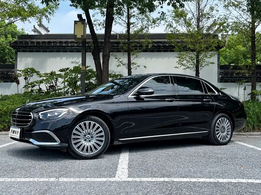 Mercedes-Benz E-Class — фото 1
