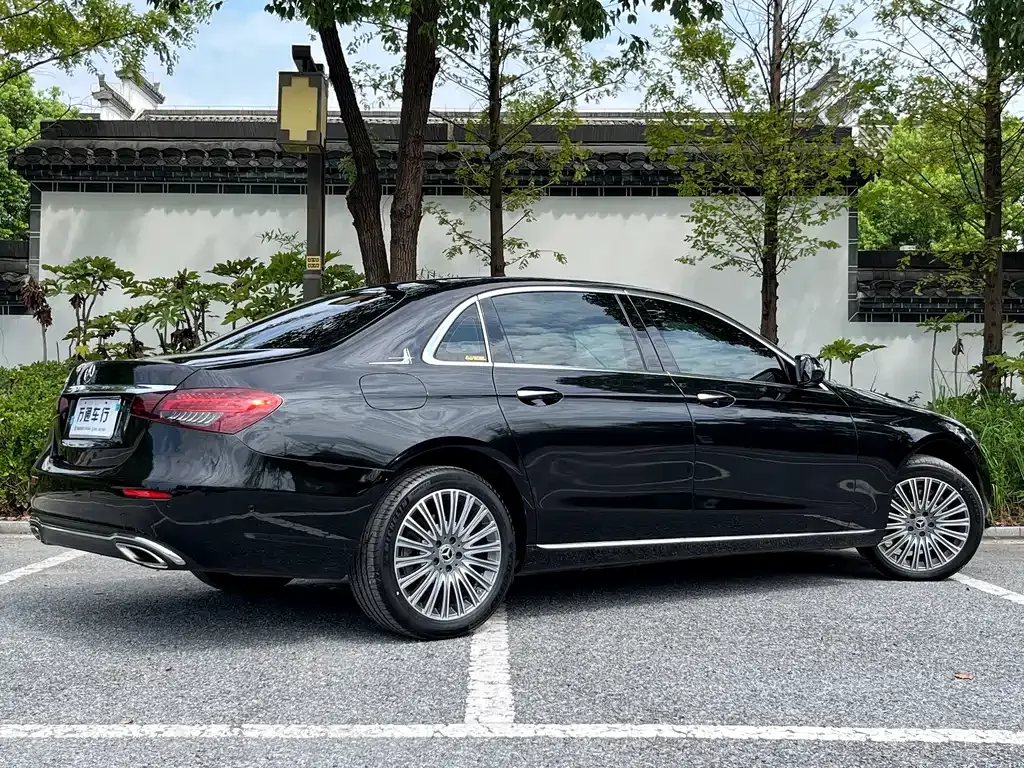 Mercedes-Benz E-Class — фото 5
