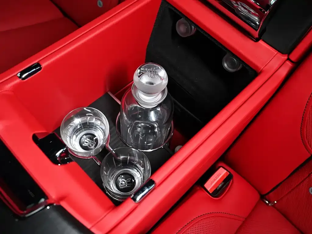 Rolls-Royce Cullinan 2023 из CN, фото 10