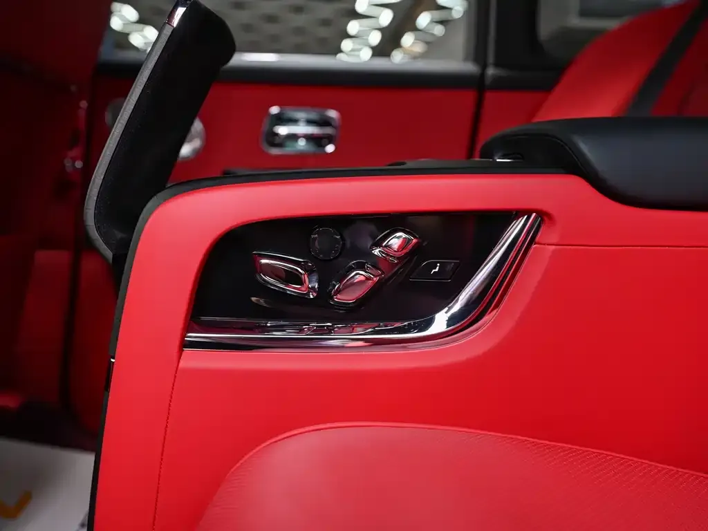 Rolls-Royce Cullinan 2023 из CN, фото 8