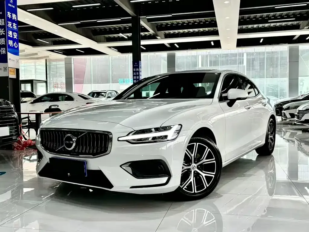 Volvo S60 — фото 1