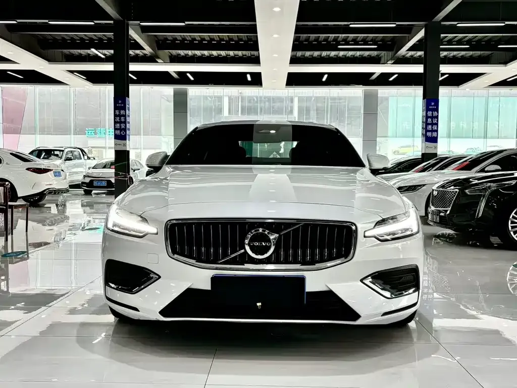 Volvo S60 — фото 2