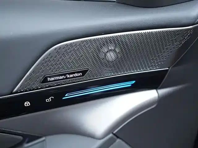 BMW 5 Series 2024 из CN, фото 10