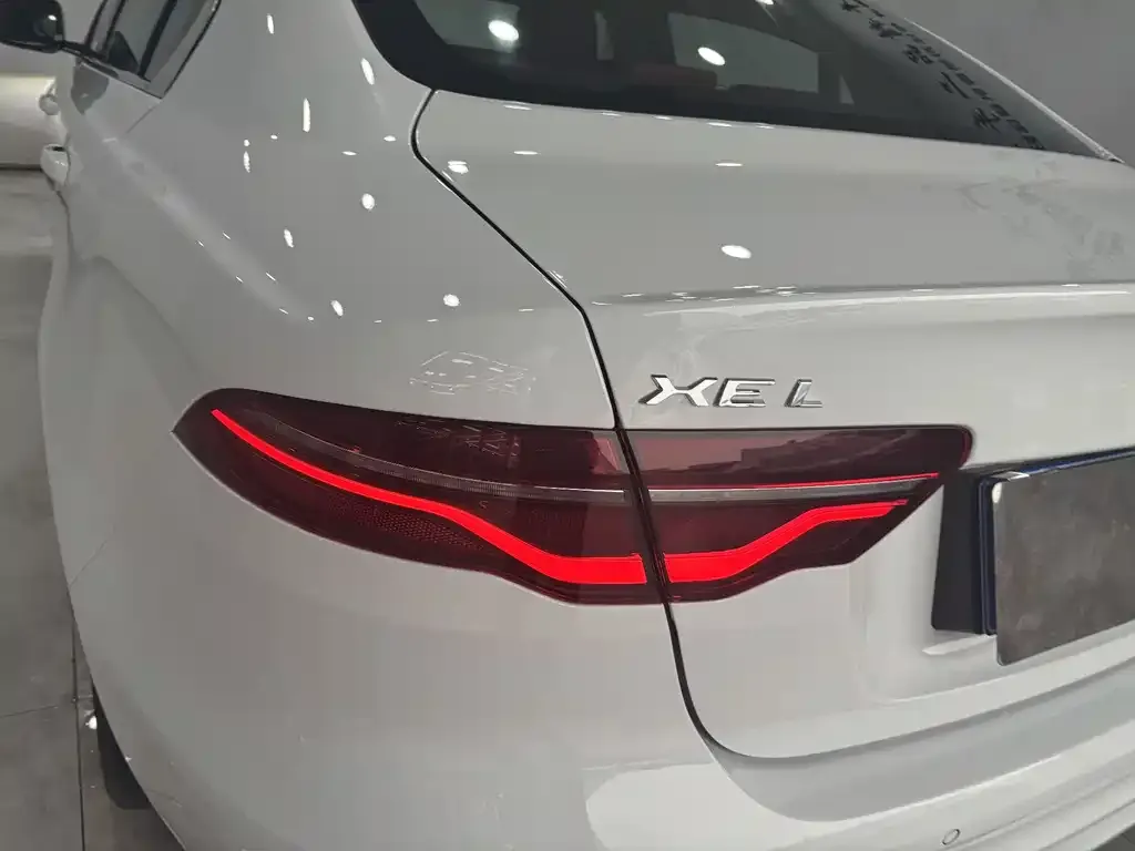 Jaguar XEL — фото 10