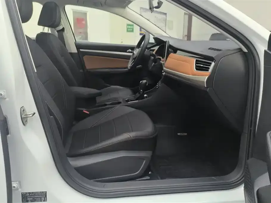 Volkswagen Bora 2024 из CN, фото 8