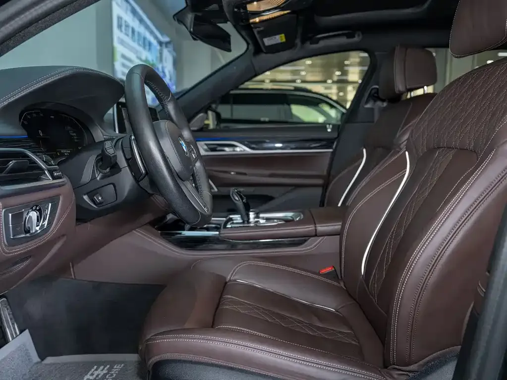 BMW 7 Series 2023 из CN, фото 10