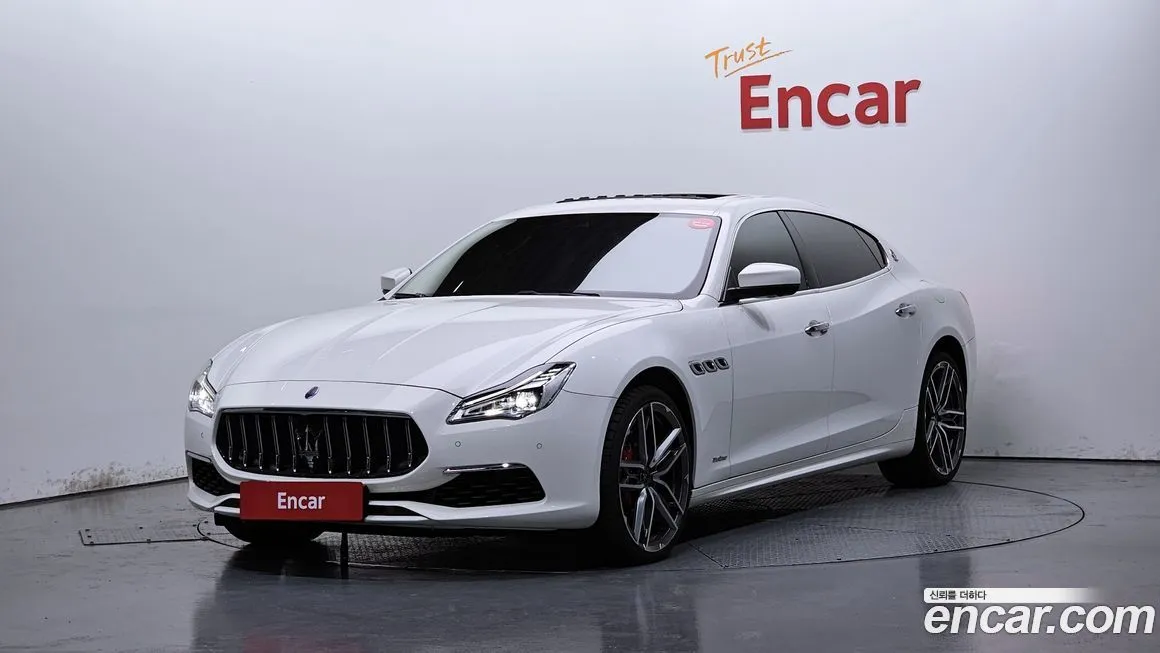 Maserati Quattroporte — фото 1