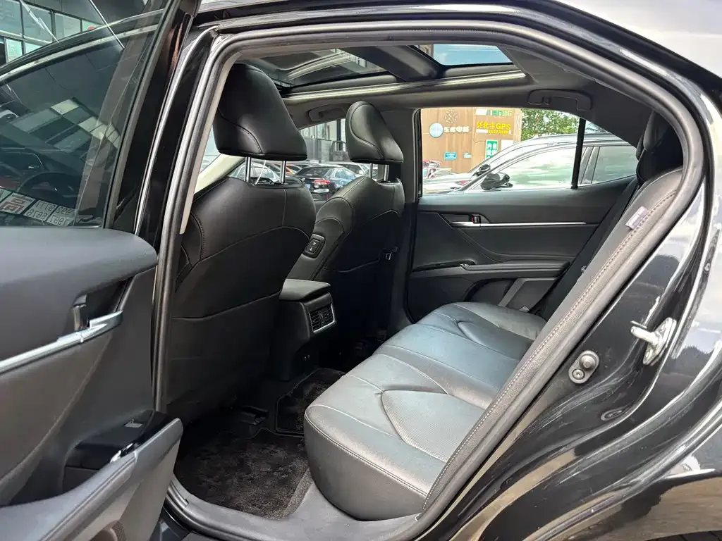 Toyota Camry 2023 из CN, фото 5