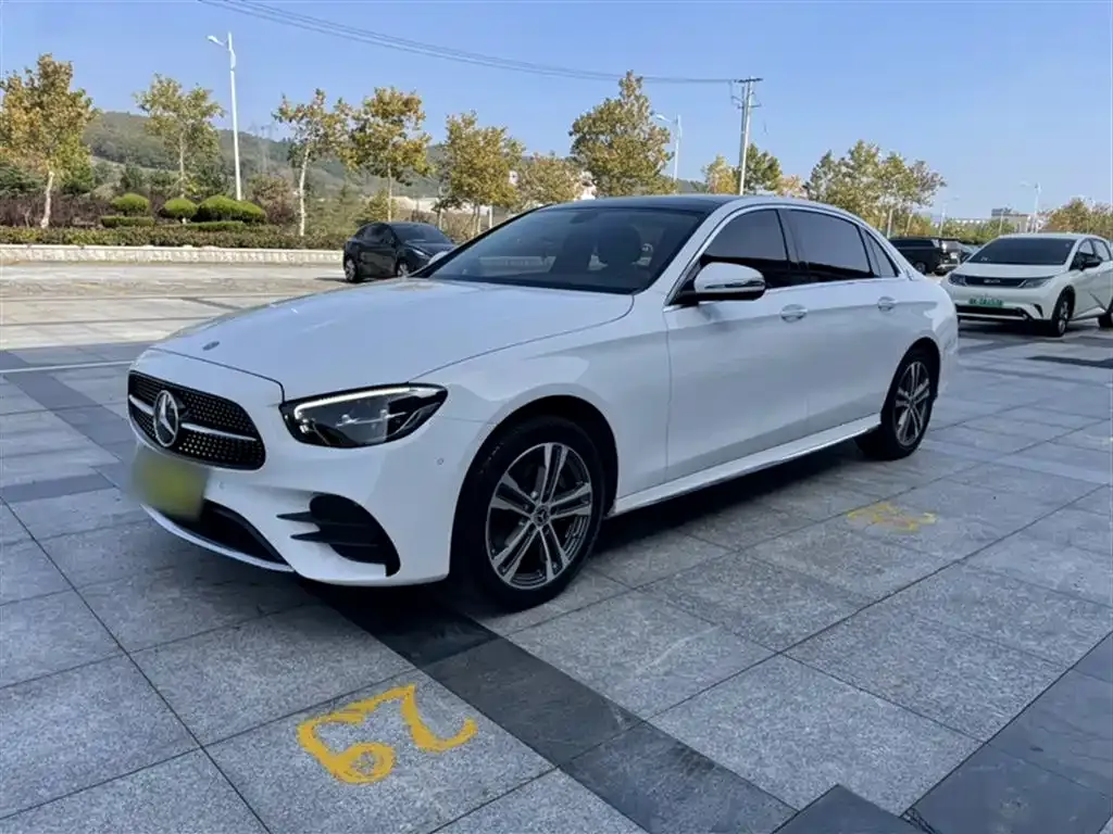 Mercedes-Benz E-Class — фото 1