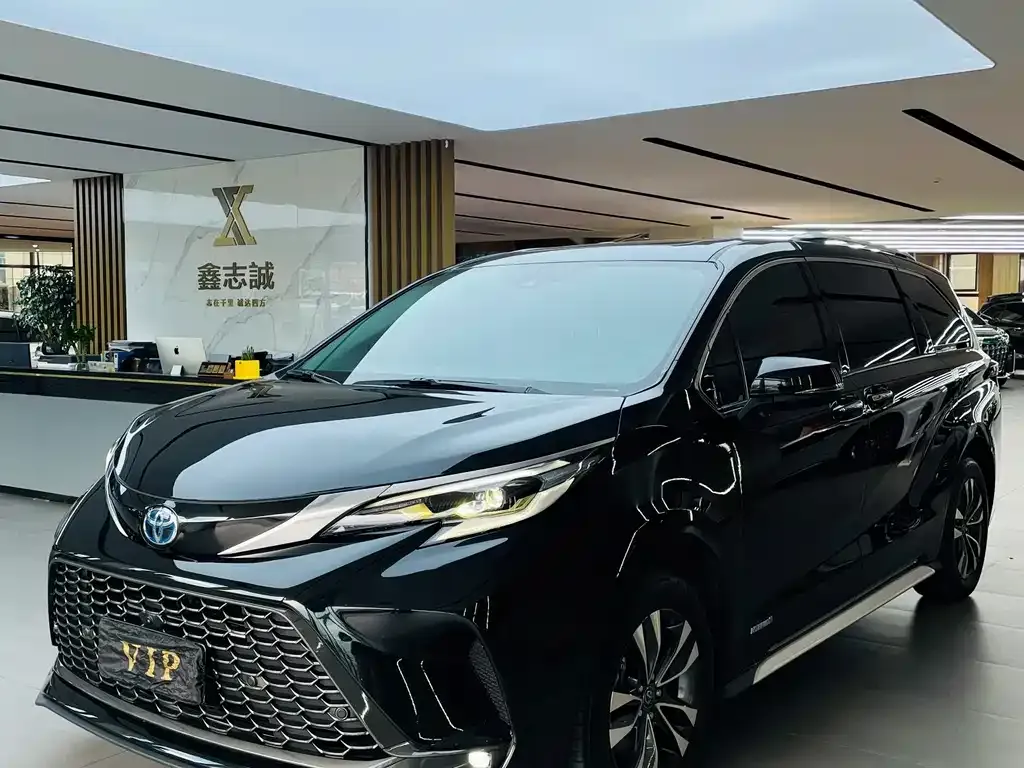 Toyota Granvia — фото 1