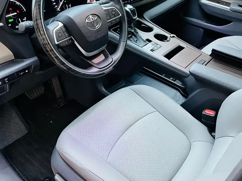 Toyota Granvia — фото 5