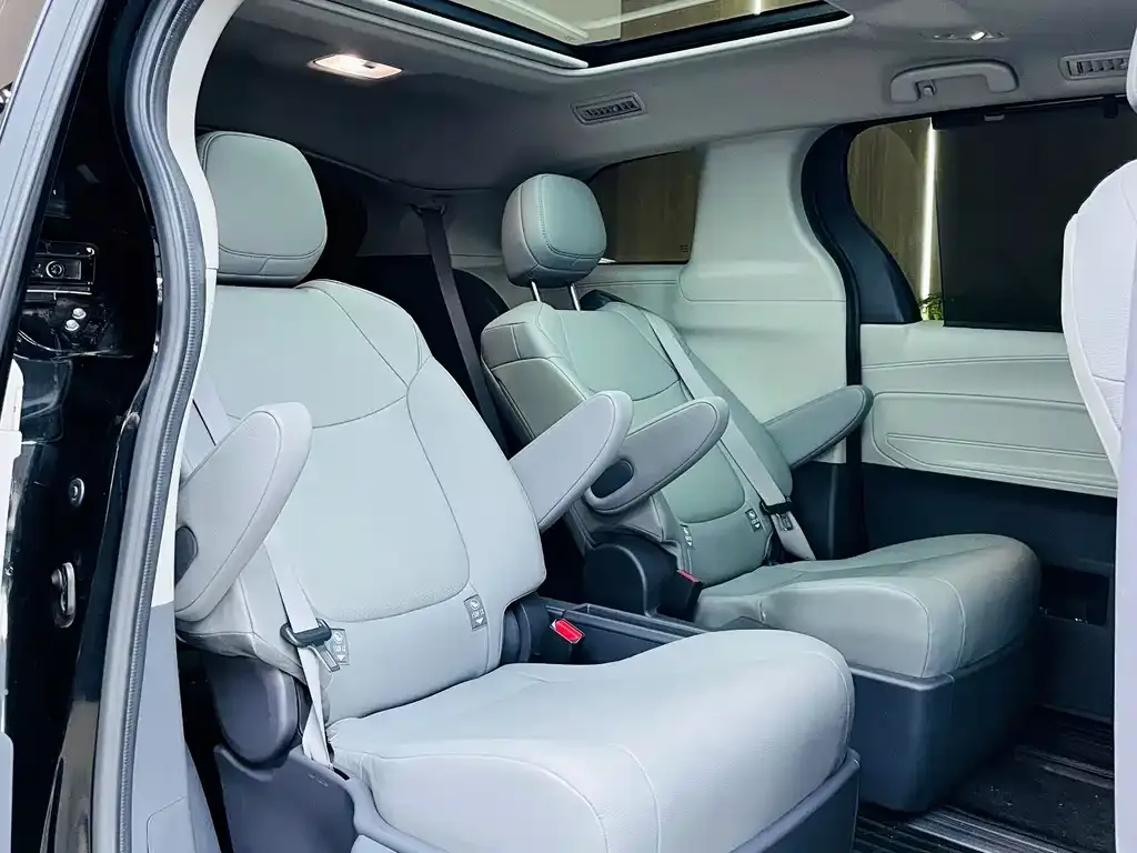 Toyota Granvia — фото 6