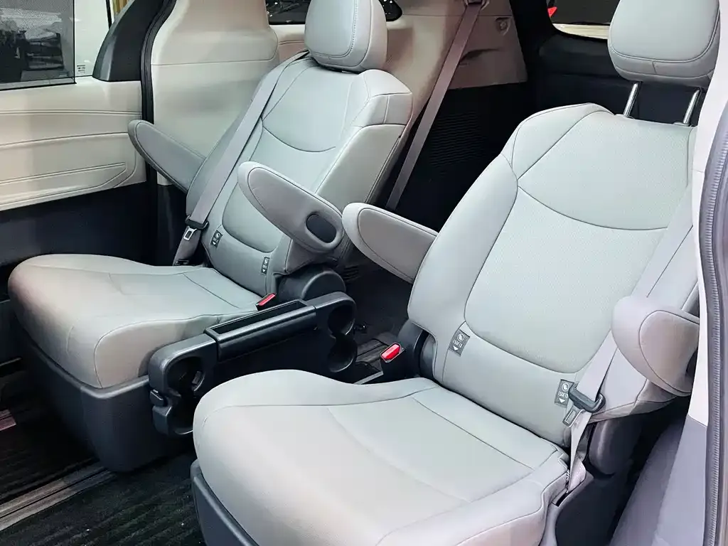 Toyota Granvia — фото 7