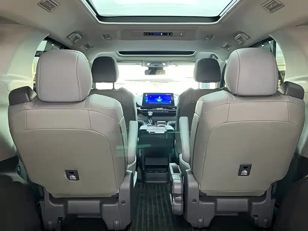 Toyota Granvia — фото 8