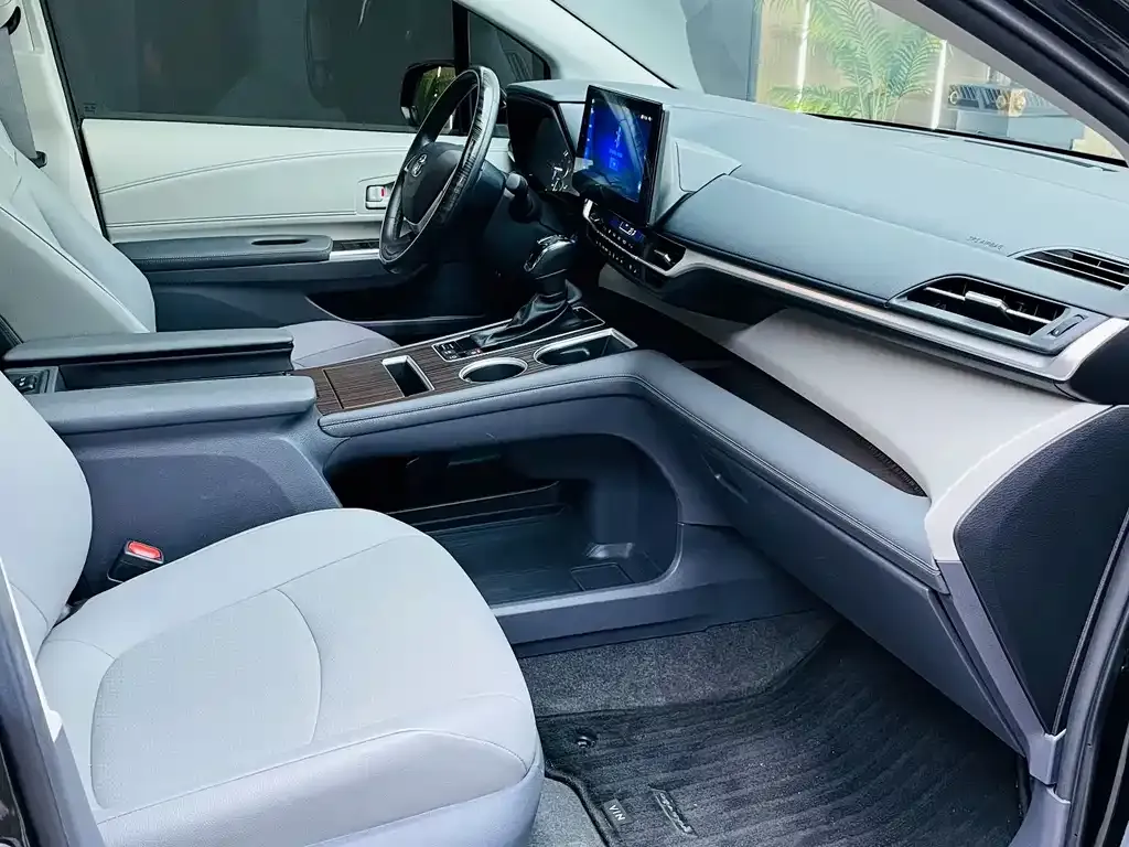 Toyota Granvia — фото 9
