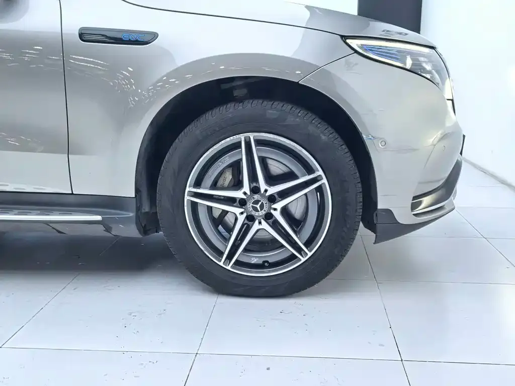 Mercedes-Benz EQC — фото 10