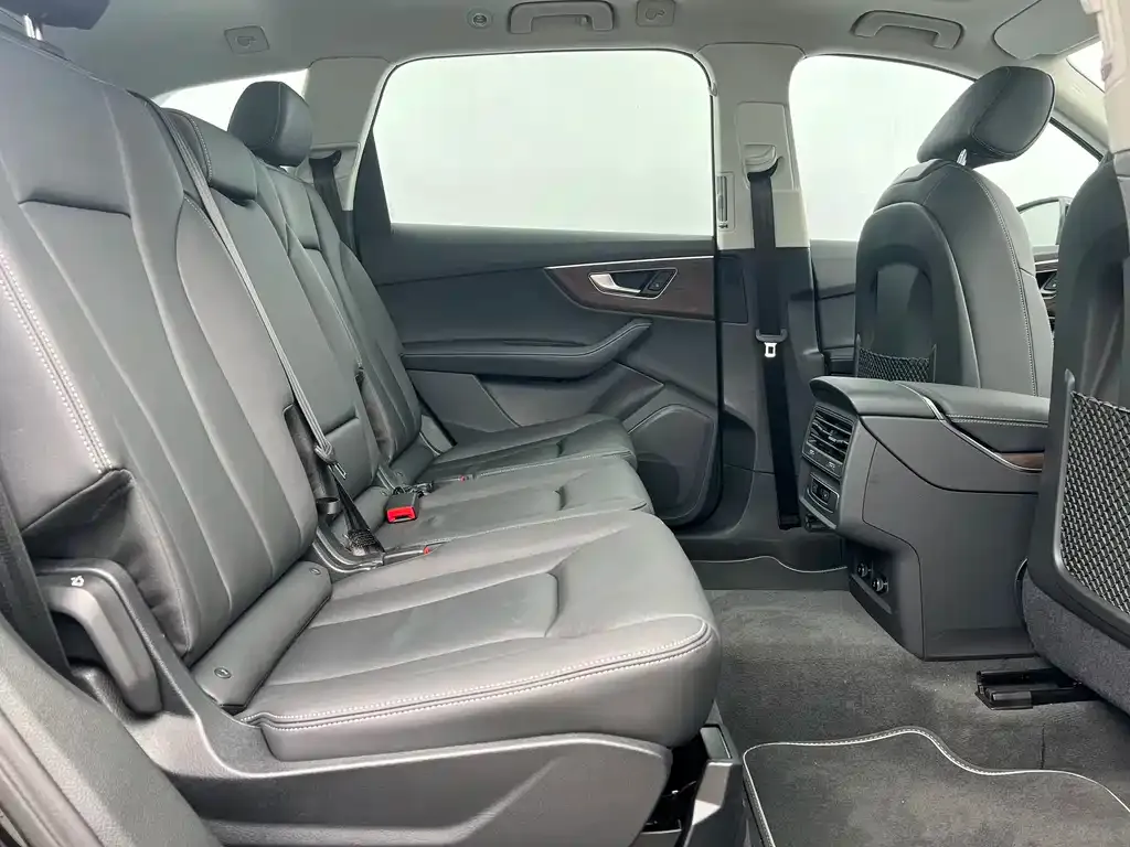Audi Q7 2024 из CN, фото 7