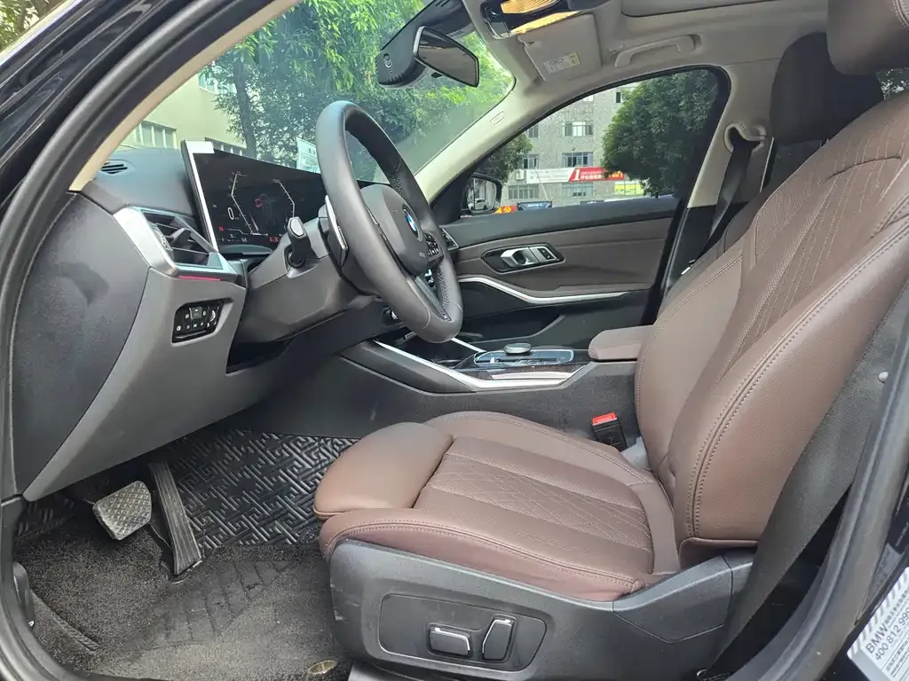 BMW 3 Series 2024 из CN, фото 8