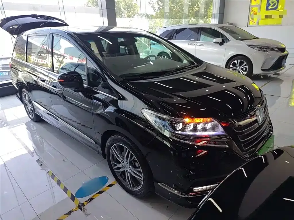 Honda Elysion 2021 из CN, фото 4