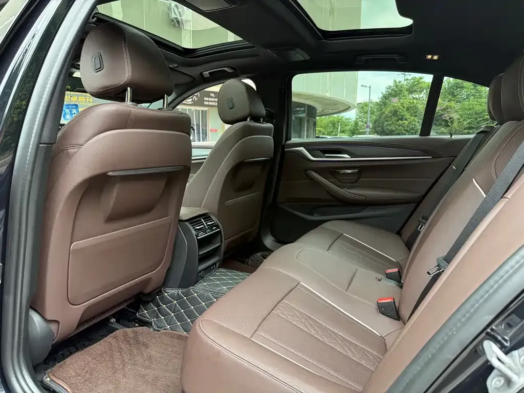 BMW 5 Series 2022 из CN, фото 10