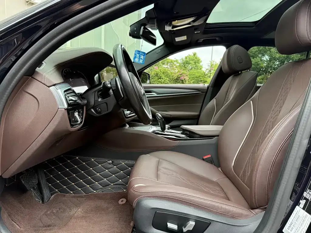 BMW 5 Series 2022 из CN, фото 9