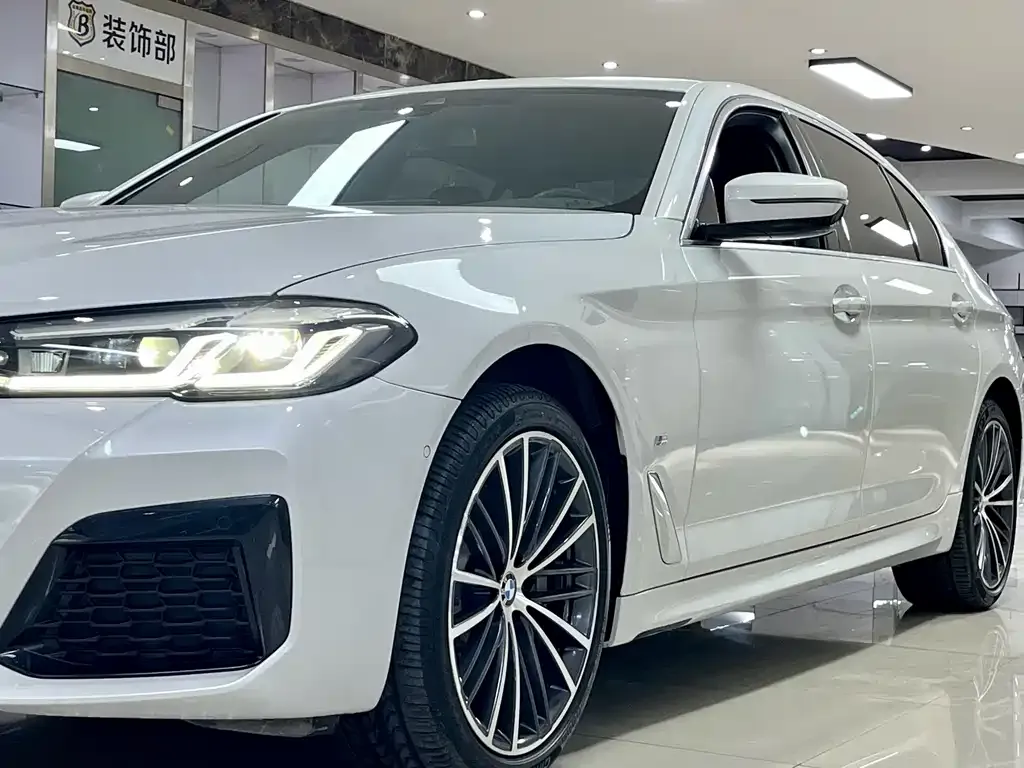 BMW 5 Series — фото 5