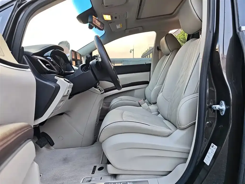 Buick GL8 2022 из CN, фото 10