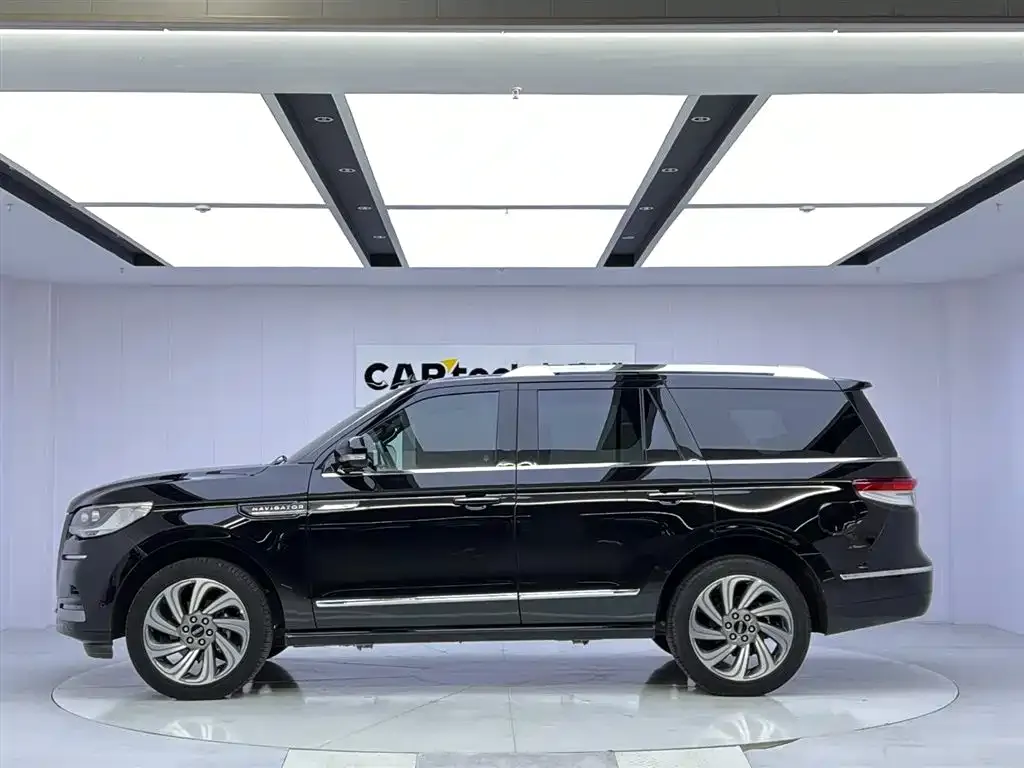 Lincoln Navigator 2024 из CN, фото 2