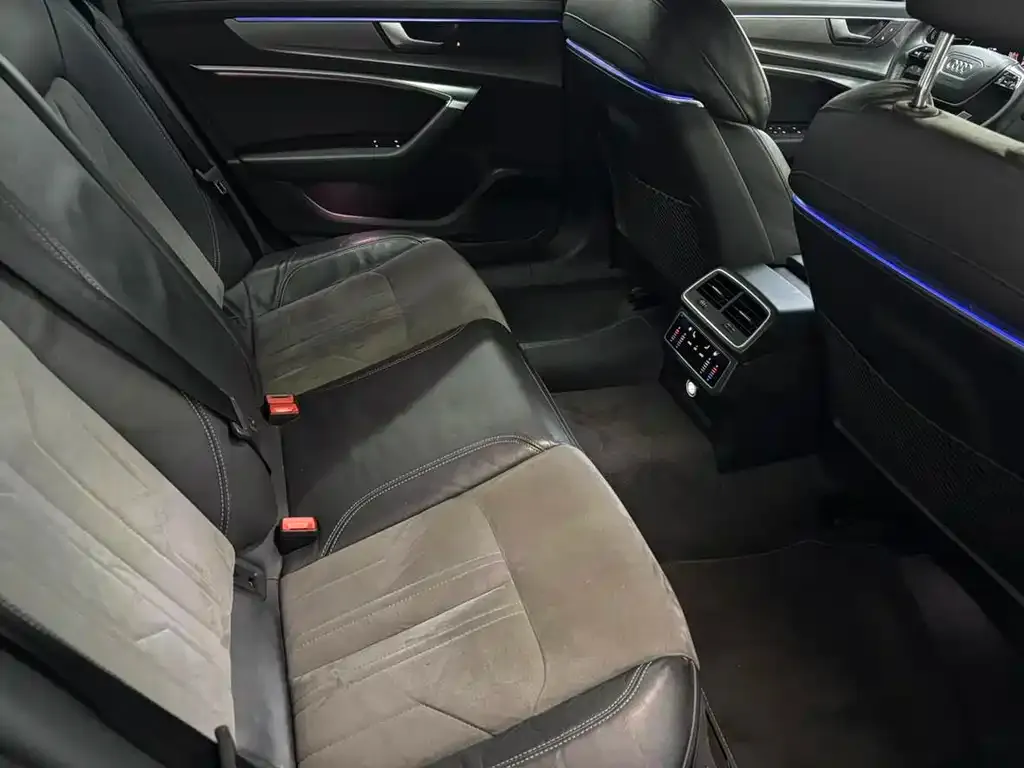Audi A6L 2022 из CN, фото 9