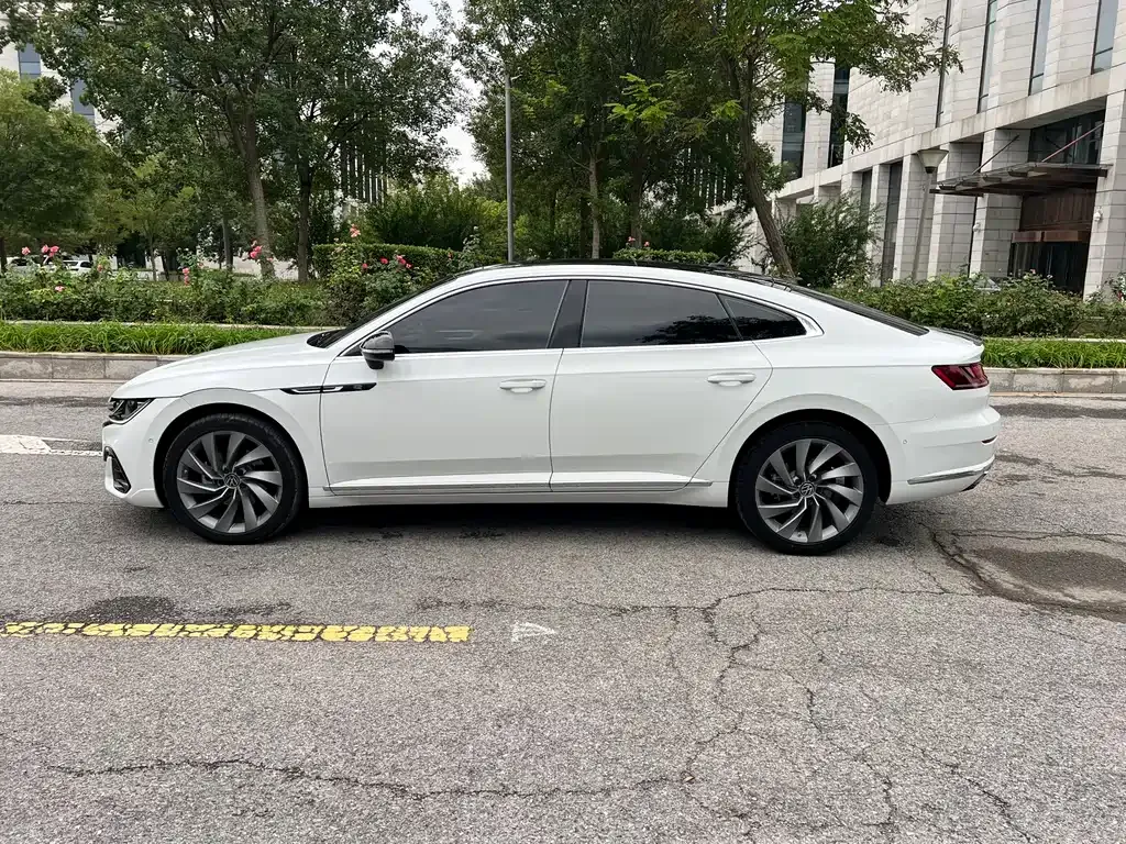Volkswagen CC 2023 из CN, фото 8