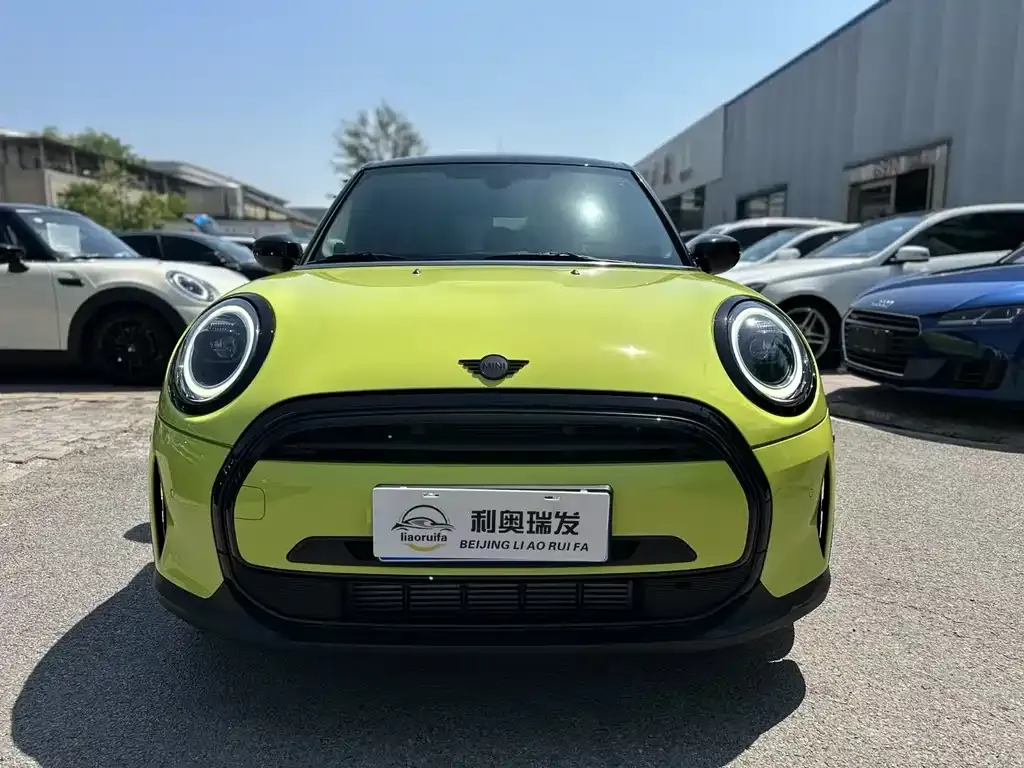 MINI Cooper (3-door) 2023 из CN, фото 2