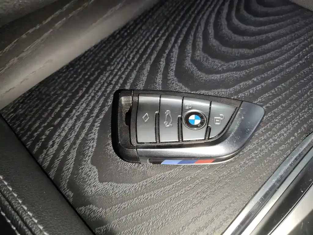 BMW 5 Series 2023 из CN, фото 9