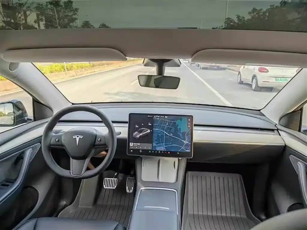 Tesla Model Y — фото 9