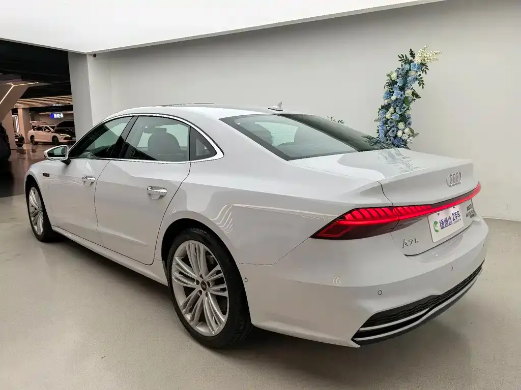Audi A7L 2024 из CN, фото 4