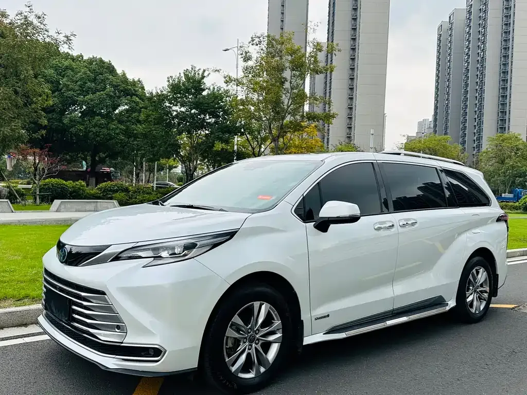 Toyota Sienna 2022 из CN, фото 1