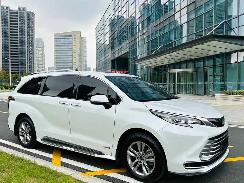 Toyota Sienna 2022 из CN, фото 3