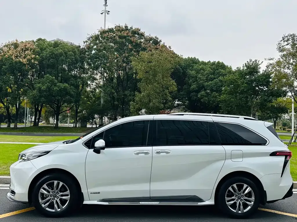 Toyota Sienna 2022 из CN, фото 4