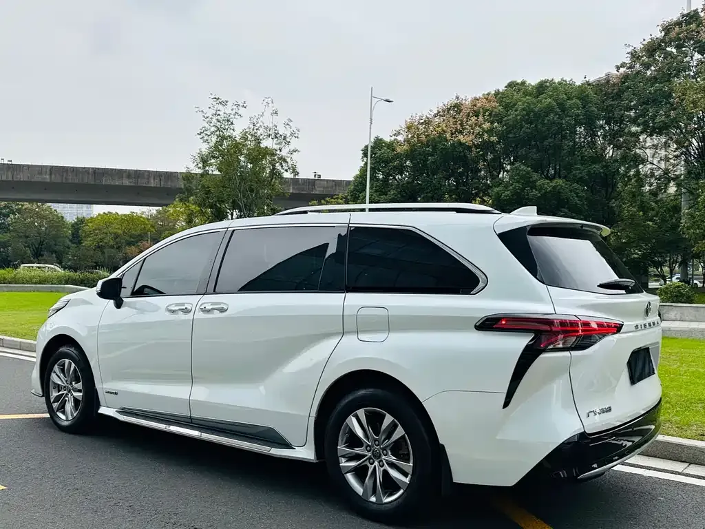 Toyota Sienna 2022 из CN, фото 5